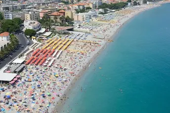 "Sveti rat" za plažu: Italijanske časne sestre ostaju bez kupališta koje drže od 1946. godine "Sveti rat" za plažu: Italijanske časne sestre ostaju bez kupališta koje drže od 1946. godine