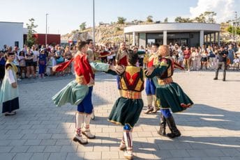 Otvorena manifestacija 'Dani crnogorskih opština na vrhu': Predstavljena bogata turistička ponuda Cetinja Otvorena manifestacija 'Dani crnogorskih opština na vrhu': Predstavljena bogata turistička ponuda Cetinja
