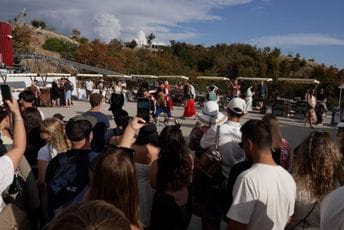 Dobrodošlica Barana na vrhu: domaća hrana, vino, masline okupili turiste iz svih krajeva svijeta (VIDEO) Dobrodošlica Barana na vrhu: domaća hrana, vino, masline okupili turiste iz svih krajeva svijeta (VIDEO)