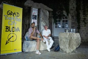 Sašo Ognenovski u Budvi predstavio „Turneju“: Kad politika uđe u pozorište, umjetnost počinje da se guši Sašo Ognenovski u Budvi predstavio „Turneju“: Kad politika uđe u pozorište, umjetnost počinje da se guši