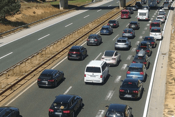 Hrvatska: Na autoputu formirana kolona duga 33 kilometra u jednom i 16 u drugom pravcu
