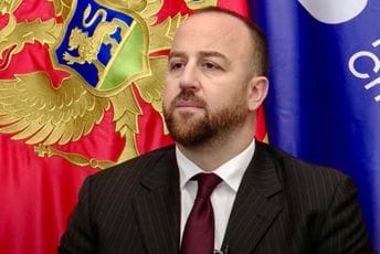 Diplomatija nije partijski plijen