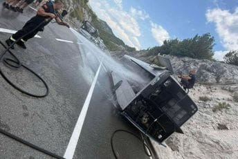 Zapalio se autobus na putu Cetinje – Budva, nema povrijeđenih