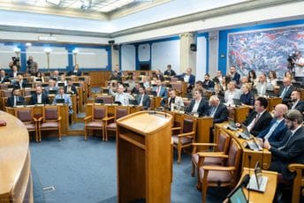 Usvojene izmjene Ustava Crne Gore: Za su glasali i vlast i opozicija, mimo DNP-a