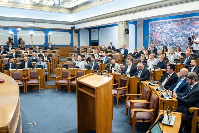 Usvojene izmjene Ustava Crne Gore: Za su glasali i vlast i opozicija, mimo DNP-a