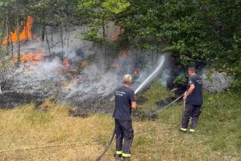 (VIDEO) Danima aktivan požar u Katunskoj nahiji; Ćećanović: Pomoglo bi da mještani sa nama očiste teren oko kuća u Bijelim Poljanama