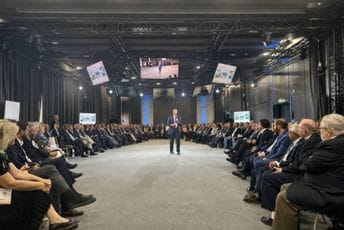 Dragaš na Forumu generalnih direktora CIGRE u Parizu: Energetska tranzicija za Crnu Goru nije pitanje izbora, već odgovornosti i razvoja Dragaš na Forumu generalnih direktora CIGRE u Parizu: Energetska tranzicija za Crnu Goru nije pitanje izbora, već odgovornosti i razvoja
