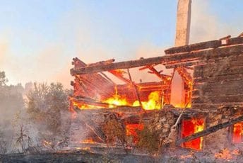 Veliki požar na granici Crne Gore i BiH: Izgorjele dvije kuće i više pomoćnih objekata