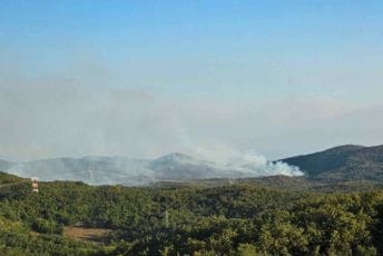 Nikšićki vatrogasci odbranili objekte u Bijelim poljanama, očekuju pomoć iz vazduha
