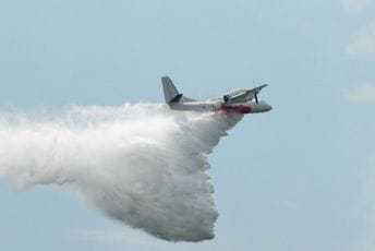 Borba sa požarima širom Crne Gore: Avioni i helikopteri izbacili 284 tone vode, situacija za sada pod kontrolom