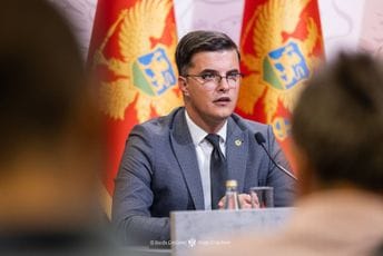 Šaranović: Vazduhoplovi MUP-a i Vojske nastavili snažnu podršku gašenju požara Šaranović: Vazduhoplovi MUP-a i Vojske nastavili snažnu podršku gašenju požara