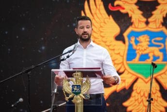 Milatović: Neka kolo bude krug koji nas okuplja, a svaki korak način da naše nasljeđe prenesemo generacijama koje dolaze Milatović: Neka kolo bude krug koji nas okuplja, a svaki korak način da naše nasljeđe prenesemo generacijama koje dolaze