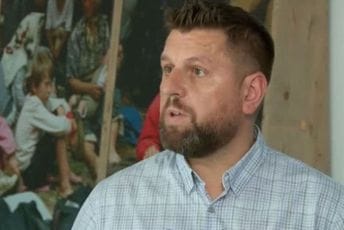 Duraković podnio krivičnu prijavu protiv Mandića: Javno iskazivanje počasti Mladiću predstavlja grubo vrijeđanje dostojanstva žrtava Duraković podnio krivičnu prijavu protiv Mandića: Javno iskazivanje počasti Mladiću predstavlja grubo vrijeđanje dostojanstva žrtava