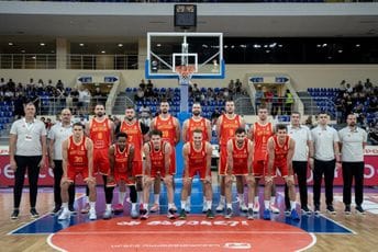 Pobjeda bi bila zlata vrijedna: Košarkaši večeras u Podgorici protiv Ukrajine, publici upućen poziv da napuni "Moraču" Pobjeda bi bila zlata vrijedna: Košarkaši večeras u Podgorici protiv Ukrajine, publici upućen poziv da napuni "Moraču"