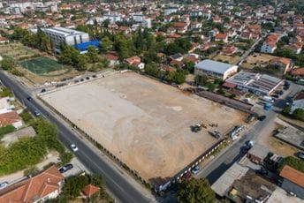 Mujović: Očekujemo da za desetak do 15 dana na stadionu Crvena stijena bude postavljena vještačka trava