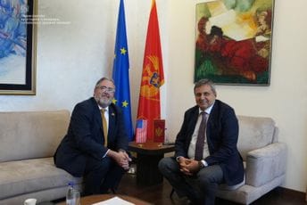 Radunović sa Kizom: Sporazum vlada Crne Gore i SAD važan okvir za realizaciju brojnih projekata Radunović sa Kizom: Sporazum vlada Crne Gore i SAD važan okvir za realizaciju brojnih projekata
