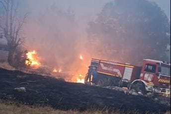 (VIDEO) Teška situacija kod Nikšića: Vatrogasci na Goliji brane kuće, vatra prijetila objektima i u Broćancu