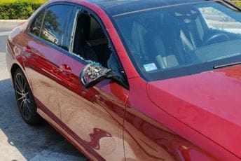 Dubrovnik: Maskirani mladići palicama razbili automobil iz Srbije i pretukli putnike Dubrovnik: Maskirani mladići palicama razbili automobil iz Srbije i pretukli putnike