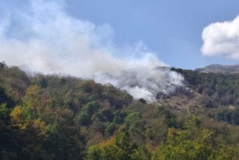 (FOTO/VIDEO) Pogledajte kako trenutno izgleda požar na Vojniku (FOTO/VIDEO) Pogledajte kako trenutno izgleda požar na Vojniku