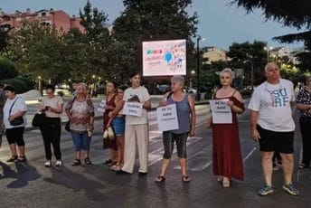 Bar: Najavili svakodnevnu blokadu magistrale, iz policije upozoreni da će biti uhapšeni i privedeni Bar: Najavili svakodnevnu blokadu magistrale, iz policije upozoreni da će biti uhapšeni i privedeni