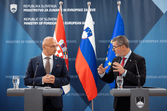 Grlić Radman: U razgovoru s Ibrahimovićem pokušao sam ohrabriti Crnu Goru; Kajzer: Podgoricu podržavamo, ali mora ispuniti sve uslove Grlić Radman: U razgovoru s Ibrahimovićem pokušao sam ohrabriti Crnu Goru; Kajzer: Podgoricu podržavamo, ali mora ispuniti sve uslove