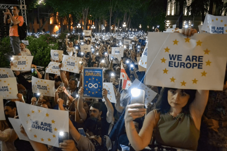 Trka Crne Gore s njemačkim i francuskim populizmom
