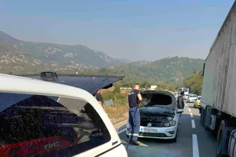 Zapalio se automobil na Obzovici: Putnici spriječili širenje vatre