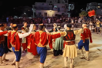 (VIDEO) Sutomore slavilo Spičansku noć: Muzika, tradicija i hiljade posjetilaca