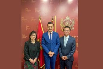 Vuković sa Xiaoqing Yu i Liangom Wangom: Podrška Crnoj Gori u završnici evropskog puta Vuković sa Xiaoqing Yu i Liangom Wangom: Podrška Crnoj Gori u završnici evropskog puta
