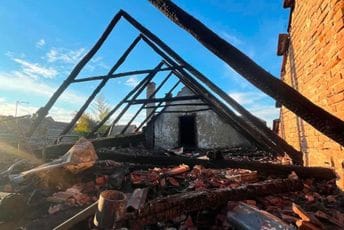 Psi ih probudili usred noći i spasili od požara: Vatra progutala dom petočlane porodice u Hrvatskoj