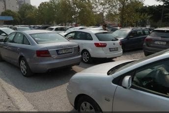 Blok pet bez reda i signalizacije: Stanari strahuju za bezbjednost djece kod OŠ „Štampar Makarije“ Blok pet bez reda i signalizacije: Stanari strahuju za bezbjednost djece kod OŠ „Štampar Makarije“