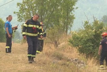 Tripković: Podmetnuta još dva požara u Nikšiću, vatrogascima ostalo samo da brane kuće Tripković: Podmetnuta još dva požara u Nikšiću, vatrogascima ostalo samo da brane kuće