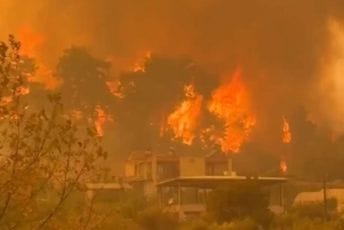 (VIDEO) Veliki požar na jugu Turske: Evakuisane stotine ljudi