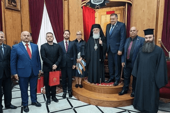 Milorad Dodik postao hadžija, poklonio se grobu Hristovom u Jerusalemu Milorad Dodik postao hadžija, poklonio se grobu Hristovom u Jerusalemu