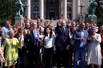 Srbija uoči izbora: Opozicija zasad u dvije kolone Srbija uoči izbora: Opozicija zasad u dvije kolone