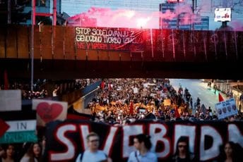 (VIDEO) Masovni protesti u Ljubljani zbog otvaranja izraelske ambasade (VIDEO) Masovni protesti u Ljubljani zbog otvaranja izraelske ambasade