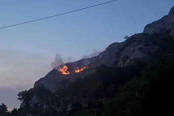 Buknuo požar u blizini Manastira Ostrog, vatrogasci na terenu