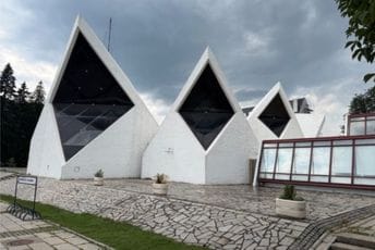 Opozicija: Rekonstrukcija Spomen doma u Kolašinu koštala tri puta više nego je planirano Opozicija: Rekonstrukcija Spomen doma u Kolašinu koštala tri puta više nego je planirano