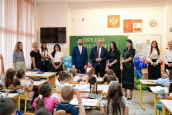Milatović posjetio škole u Ulcinju: Svako dijete mora imati jednaku šansu da uspije Milatović posjetio škole u Ulcinju: Svako dijete mora imati jednaku šansu da uspije