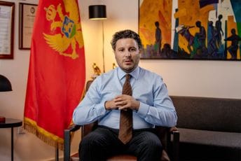 Abazović: Cijene idu u nebo, a za platu kupujemo manje, hitno su potrebne mjere koje mogu poboljšati životni standard Abazović: Cijene idu u nebo, a za platu kupujemo manje, hitno su potrebne mjere koje mogu poboljšati životni standard