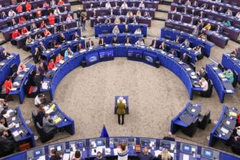 Fon der Lajen: Užasnuta sam snimcima iz Beograda, u EU nema mjesta slavljenju ratnih zločinaca