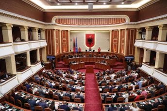 Skupština Albanije: OVK rođena kao odgovor na Miloševićevo nasilje i etničko čišćenje Skupština Albanije: OVK rođena kao odgovor na Miloševićevo nasilje i etničko čišćenje