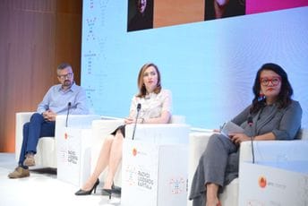 Održan panel „Zašto je važno početi na vrijeme?“: Nastavnici i roditelji nikad udaljeniji, djeca najviše trpe Održan panel „Zašto je važno početi na vrijeme?“: Nastavnici i roditelji nikad udaljeniji, djeca najviše trpe