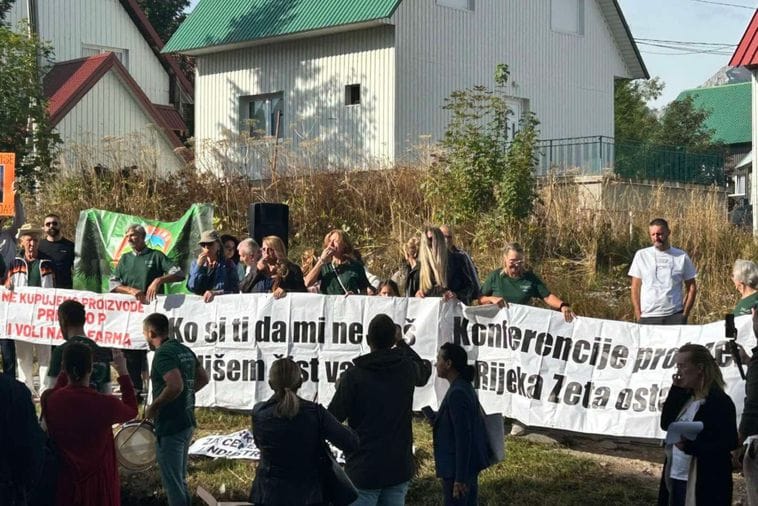 Pogledajte kako je na protestu na Žabljaku: Aktivisti nezadovoljni stanjem ekologije u državi (FOTO / VIDEO)