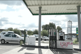Bijesni vozači vandalizuju benzinske pumpe u Francuskoj zbog rekordnih cijena goriva