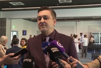 Vuković o Euro modelu: Kolege su brzo analizirale zakone, meni će biti potrebno još nekoliko dana Vuković o Euro modelu: Kolege su brzo analizirale zakone, meni će biti potrebno još nekoliko dana