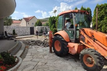 Cetinje: Počela izgradnja novog platoa ispred gradske kapele Cetinje: Počela izgradnja novog platoa ispred gradske kapele