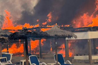 Požar u Ulcinju: Vatra progutala dio kupališta, izgorio plažni mobilijar