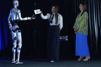 Na otvaranju i humanoidni robot: U Baru počeo Festival nauke i inovacija