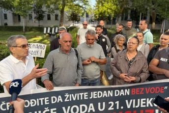 Protest stanovnika Gornje Vrbice ispred zgrade Glavnog grada: Traže obećanu vodu